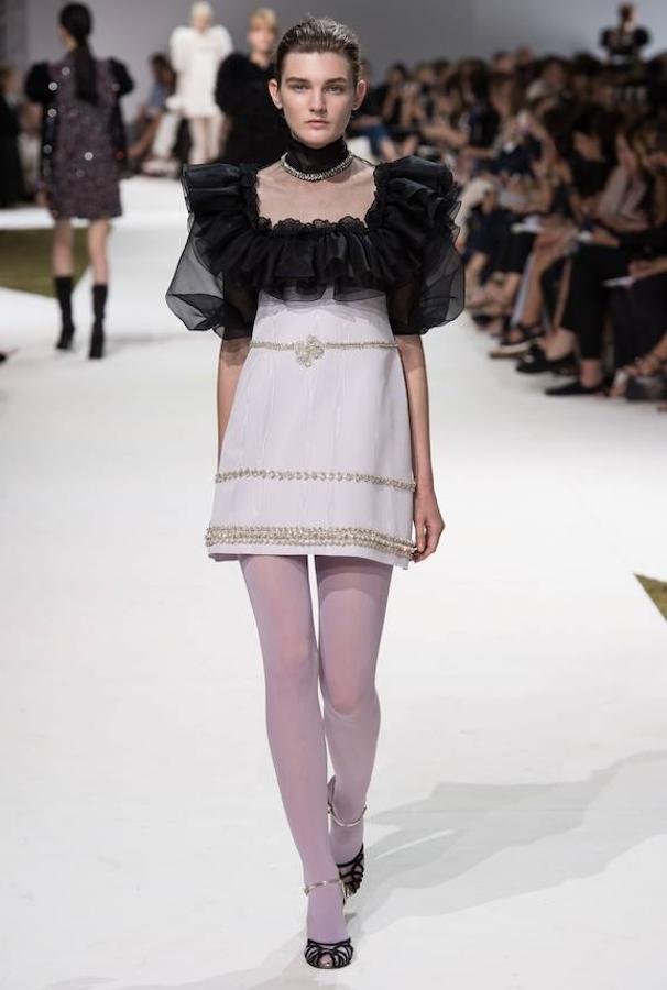 Vestido blanco y negro, de Alta Costura, de Giambattista Valli