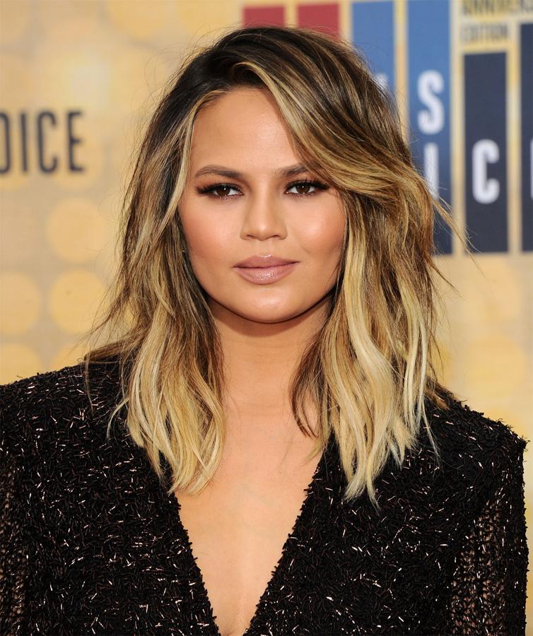 Famosas con long bob: Chrissy Teigen