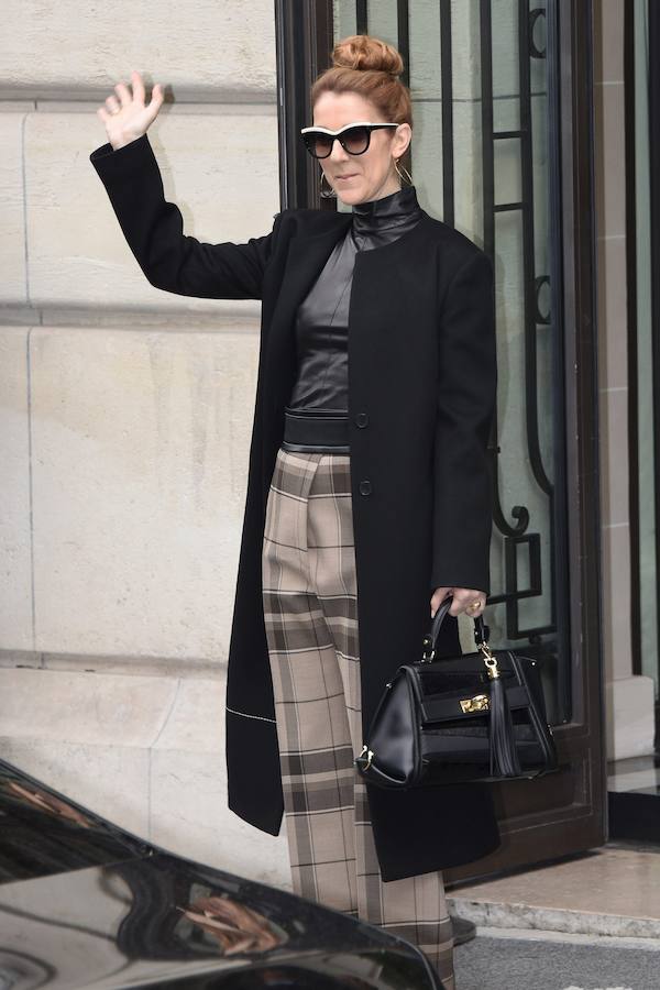 Céline Dion con bolso de Salvatore Ferragamo