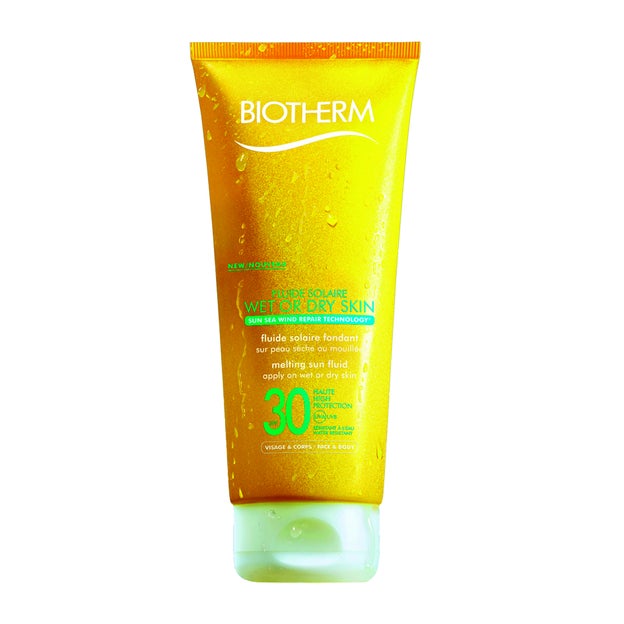 Crema solar Wet or Dry Skin, con SPF 30 (27 €). De Biotherm.