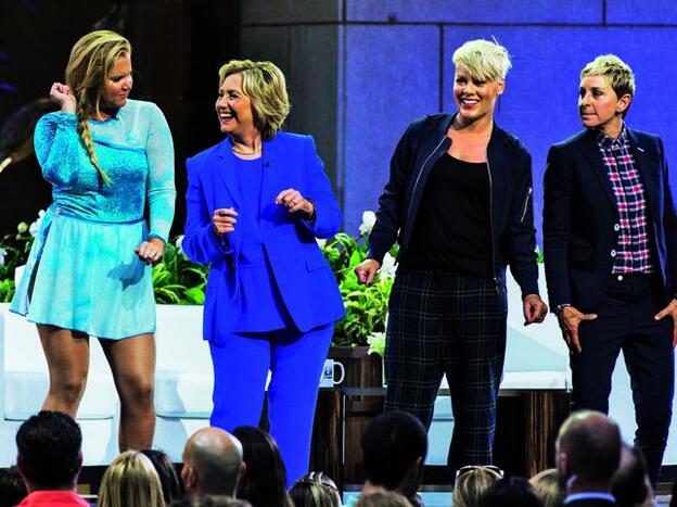 En el programa de Ellen DeGeneres junto a la humorista Amy Schumer, la cantante Pink y la propia Ellen.