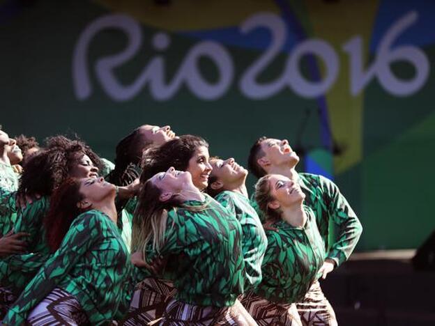 Bailarines durante una de las performance en los Juegos Olímpicos de Rio 2016./GTRES