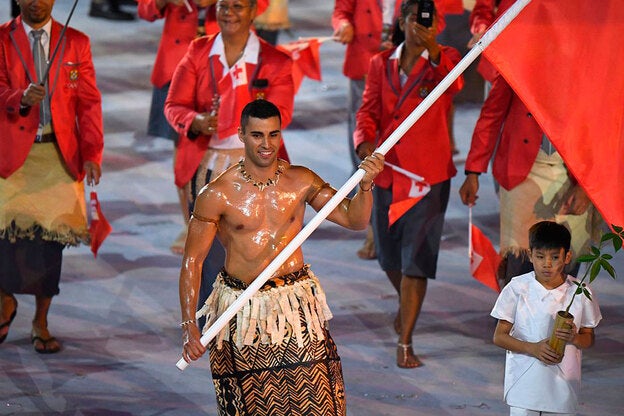 Pita Nikolas Tautatofua en la ceremonia de apertura/Getty Images