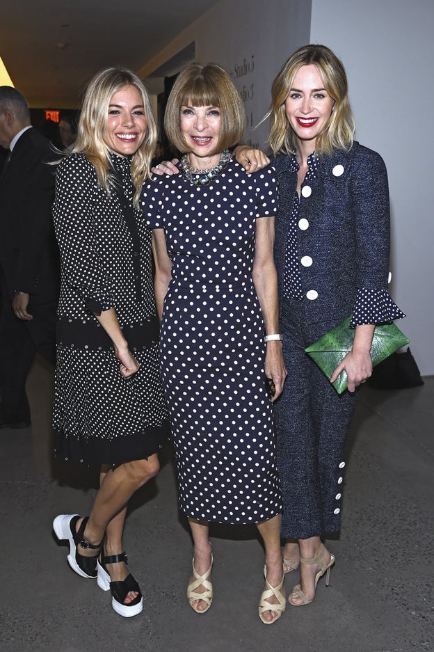 En su front row no faltan Anna Wintour, Sienna Miller o Emily Blunt