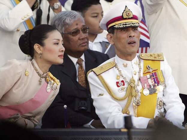 El príncipe heredero de Tailandia, Maha Vajiralongkorn y su tercera esposa, la princesa Srirasmi/gtres