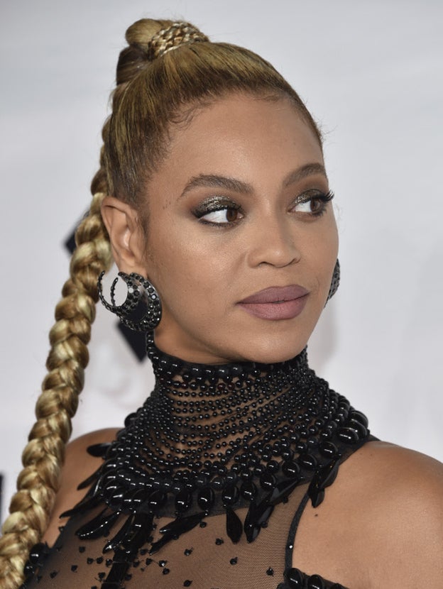 Detalle del look beauty de Beyoncé.