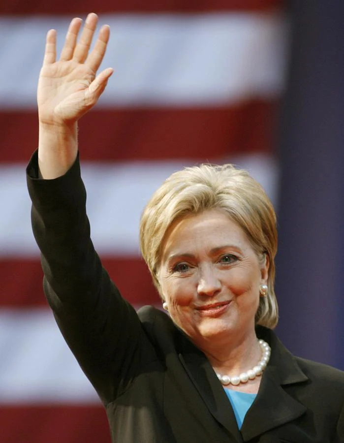 Hillary Clinton se retira de la carrera presidencial de 2008