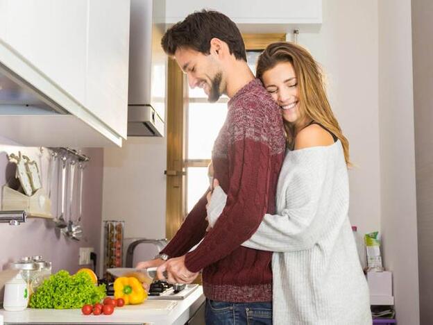 Una pareja, sonriendo./fotolia