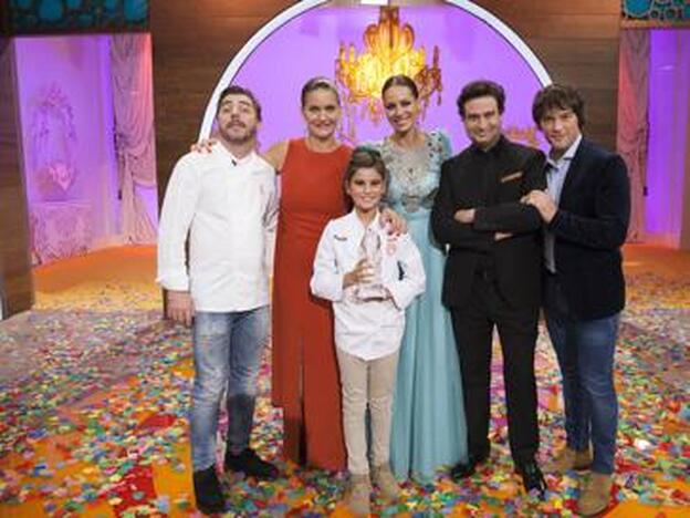 Paula junto a los chefs y Eva Longoria