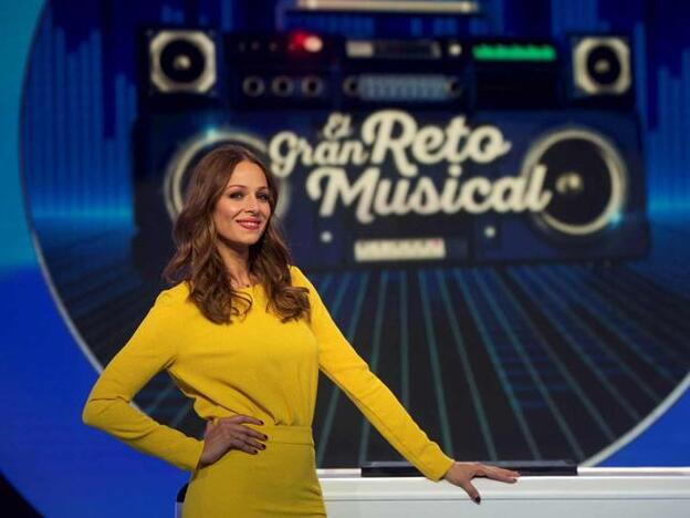 Eva González posa en el plató de 'El gran reto musical'./tve.