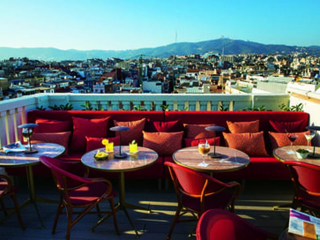 Terraza en lo alto del hotel, con vistas a toda la ciudad.