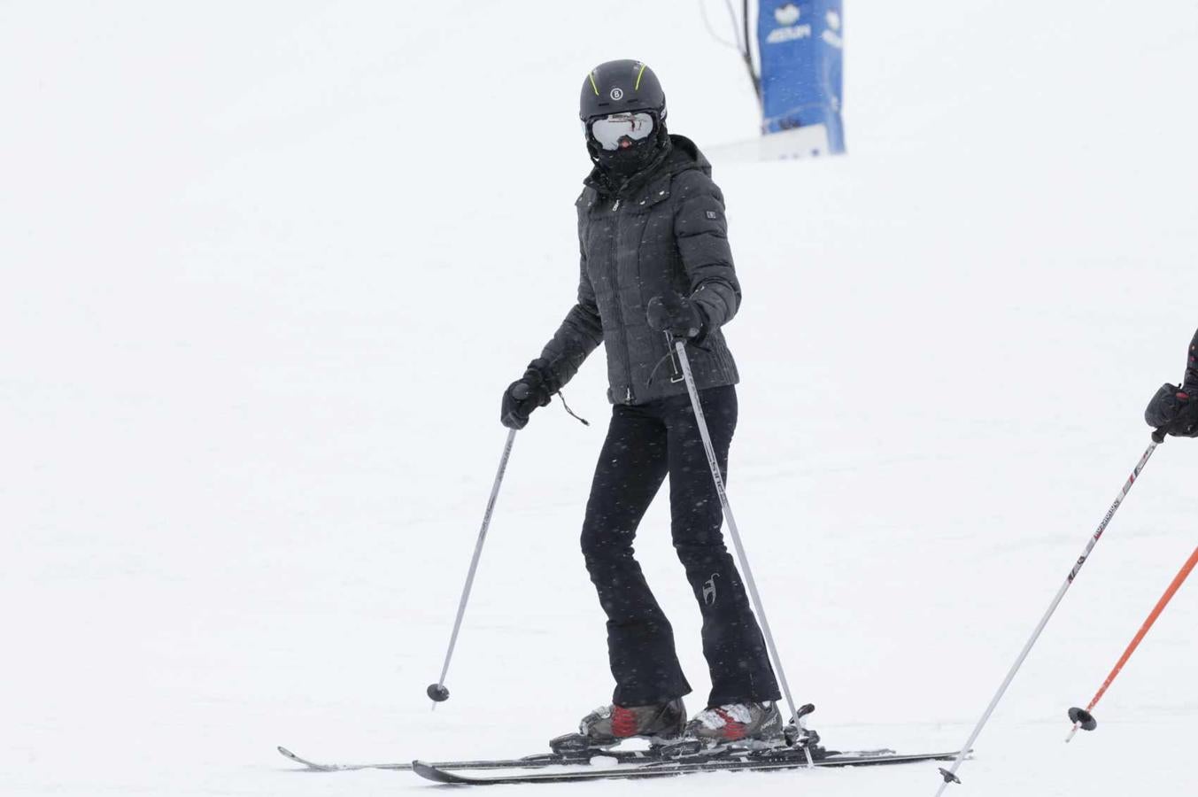 Doña Letizia, perfectamente equipada para esquiar