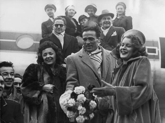 Edith Piaf, con el boxeador Marcel Cerdán./GETTY