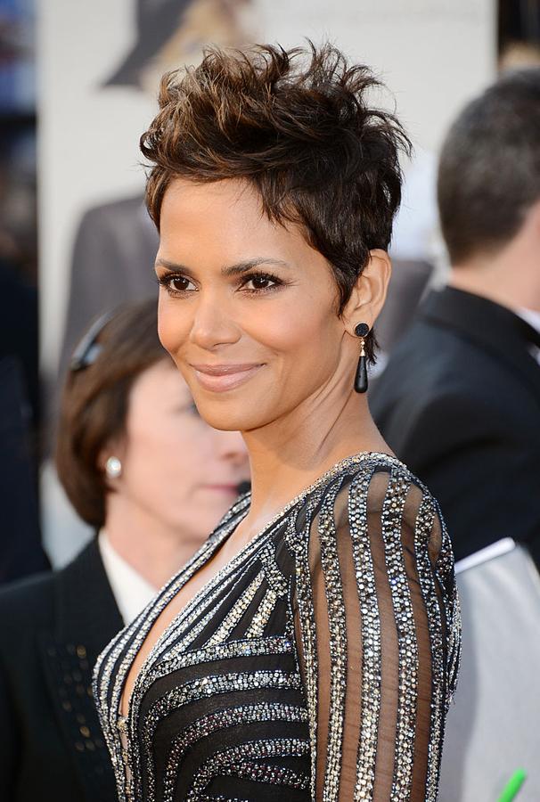 Los mejores peinados de la historia de los Oscars: Halle Berry