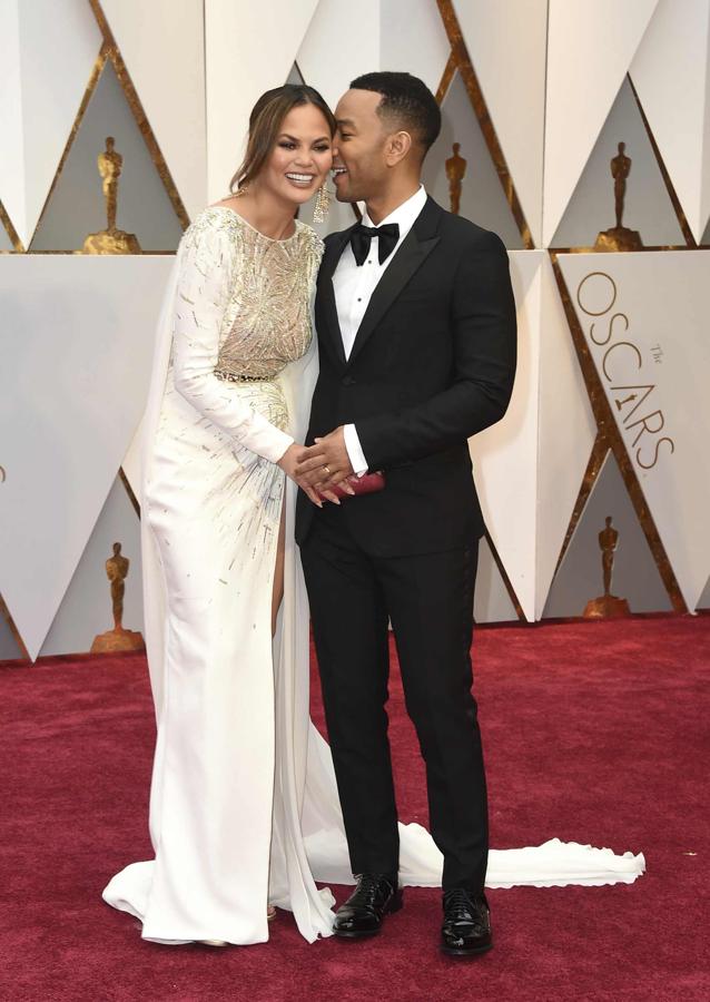 Las parejas en la alfombra roja de los Oscars 2017: Chrissy Teigen y John Legend