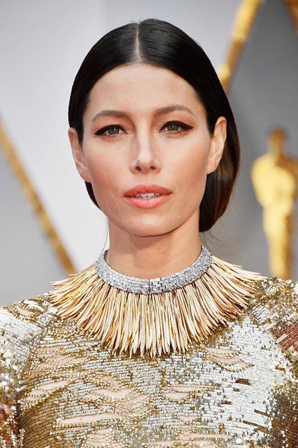 Los peinados y maquillajes de los Oscars 2017: Jessica Biel