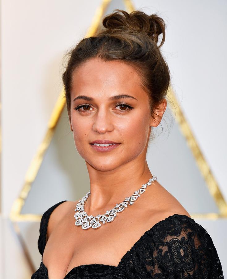 Los peinados y maquillajes de los Oscars 2017: Alicia Vikander