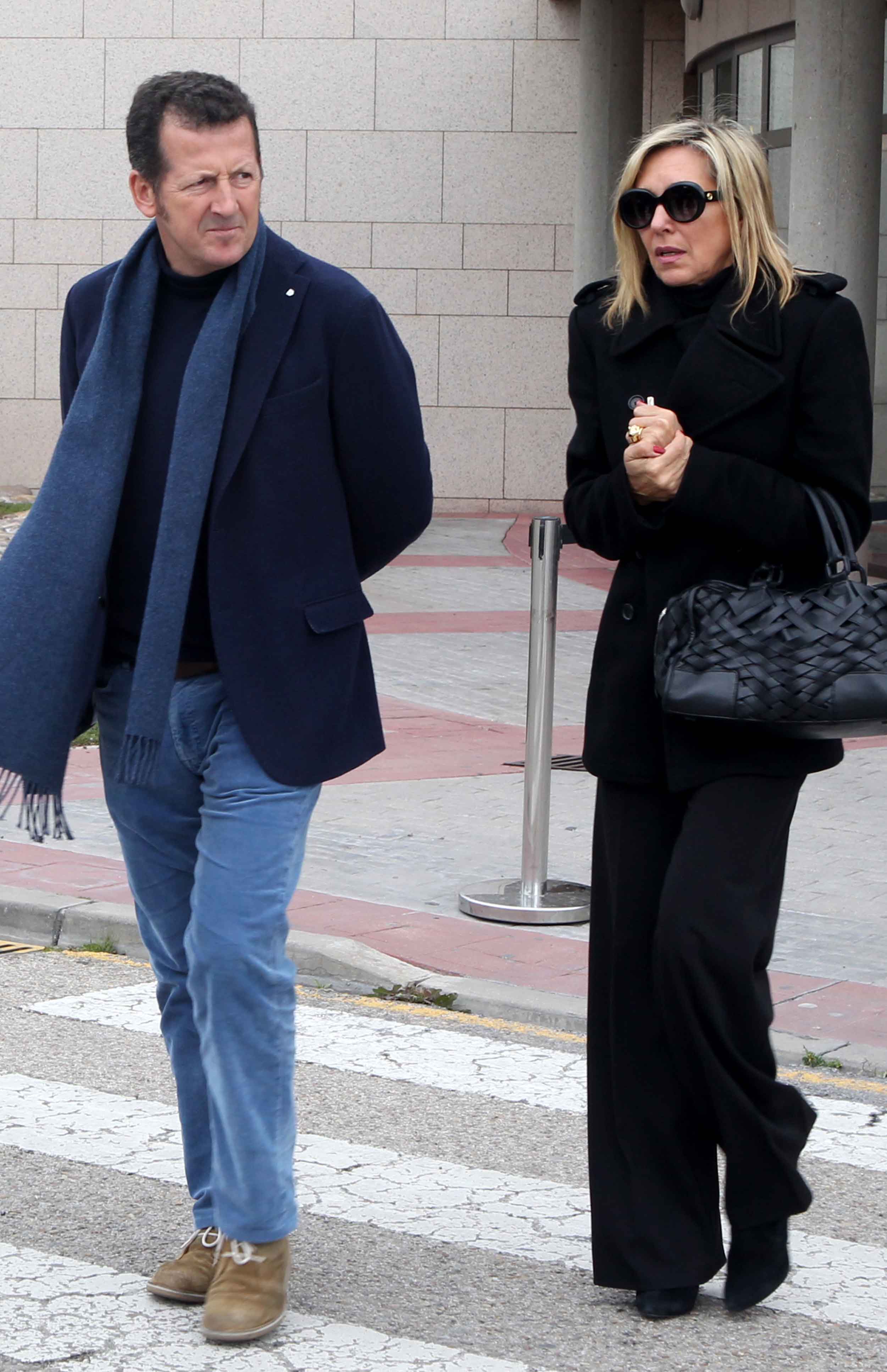 Marta Robles y Carlos García Hirschfeld, en la capilla ardiente de Paloma Gómez Borrero