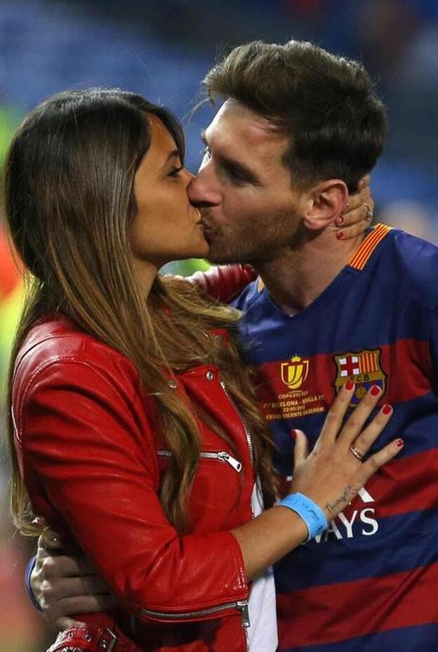 Leo Messi y Antonella Rocuzzo durante la celebración de la Copa del Rey de la pasada temporada./gtres.
