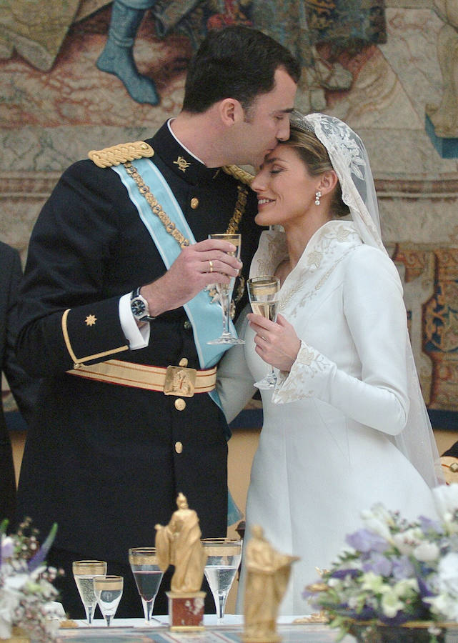 13º aniversario de boda de los Reyes: las fotos más tiernas de Felipe y Letizia