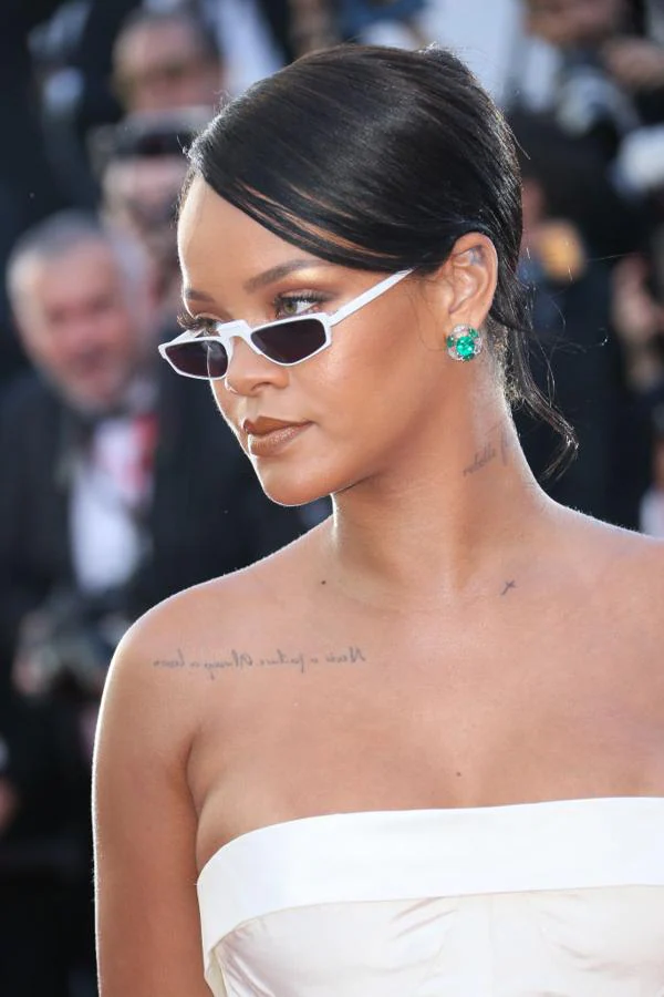 Peinados y maquillajes de Cannes 2017: Rihanna