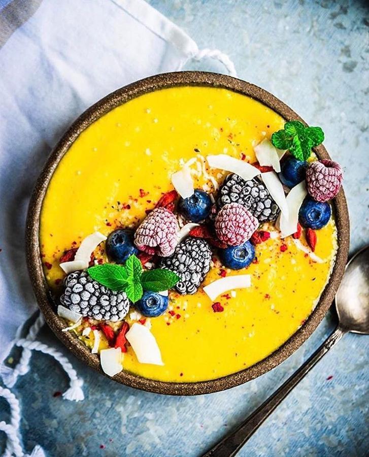 Smoothie bowl amarillo