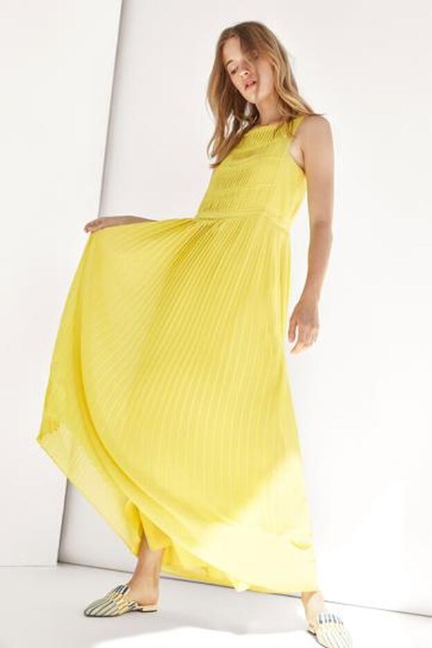 Vestido amarillo flúor de Massimo Dutti