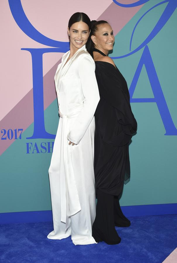 Los vestidos de los CFDA Awards: Adriana Lima y Donna Karan