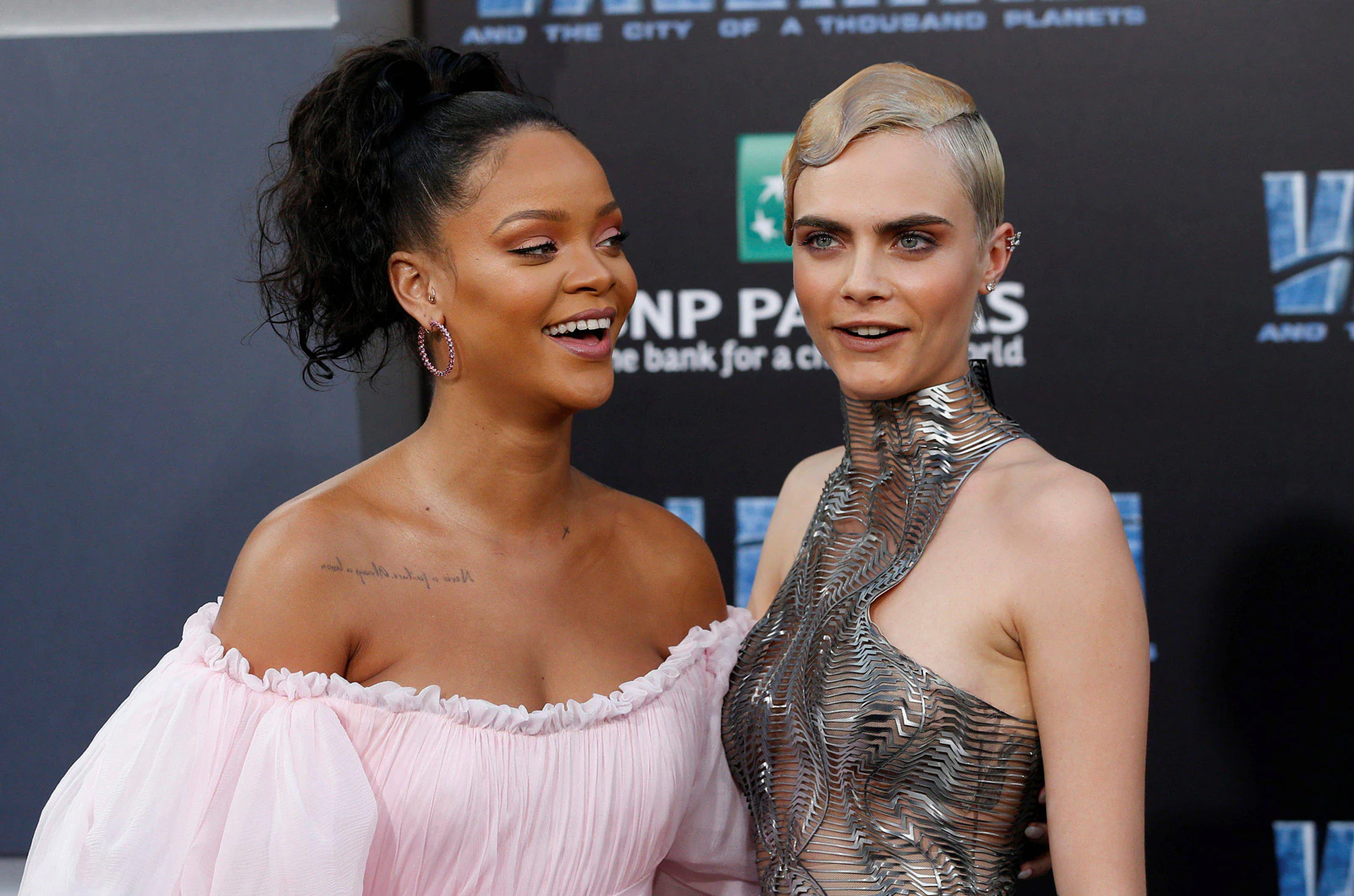Rihanna y Cara Delevingne en la premiere de Valerian y el planeta de los mil mundos