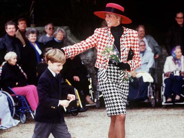 Diana de Gales, con uno de sus hijos.