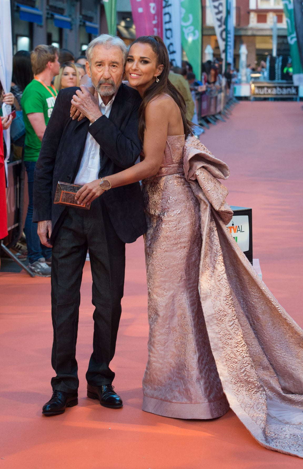 José Sacristán y Paula Echevarría en la alfombra roja del Festival de Vitoria 2017