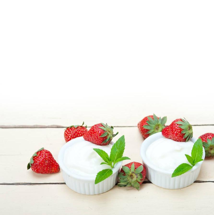 Picoteo sano y snacks saludables: Yogur griego con fresas