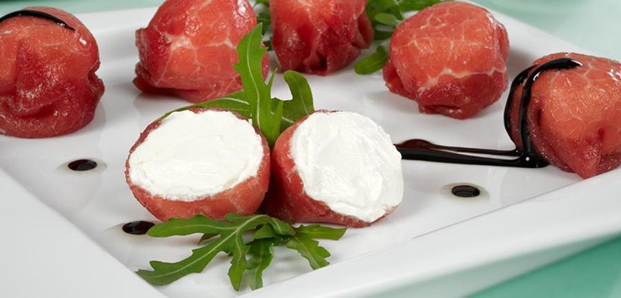 Picoteo sano y snacks saludable: Bolitas de carpaccio y queso fresco o mozzarella