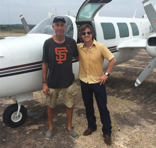 Tom Cruise junto a uno de los fallecidos./redes sociales