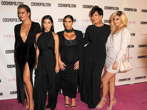 La familia Kardashian en un evento de Cosmopolitan./getty