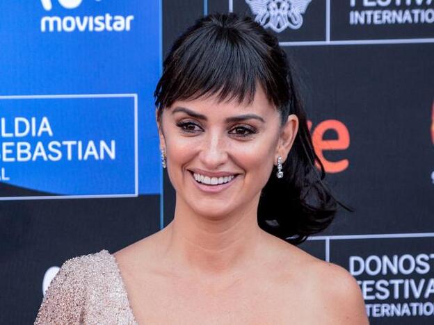 Penélope Cruz con flequillo postizo en el Festival de cine de San Sebastián 2017.