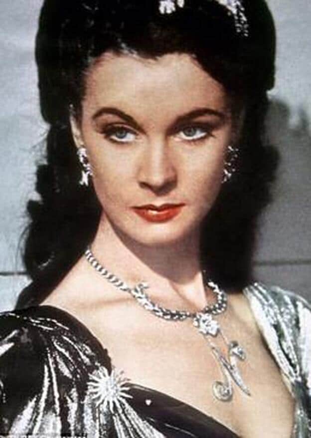Vivian Leigh lució en 'Lady Hamilton' un collar con una enorme 'N'.