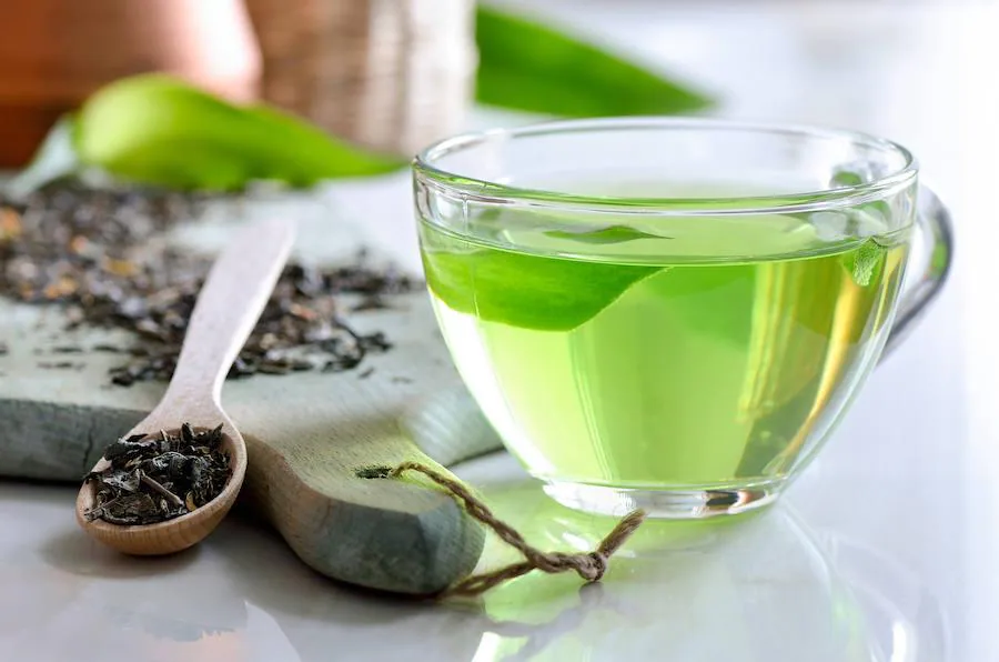 Alimentos contra la retención de líquidos: té verde