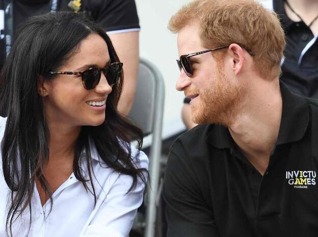 El príncipe Harry y Meghan Markle anuncian su compromiso de boda./gtres.