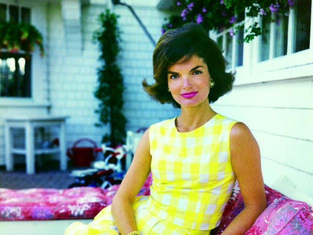 Jackie Kennedy con vestido de cuadros (1960).