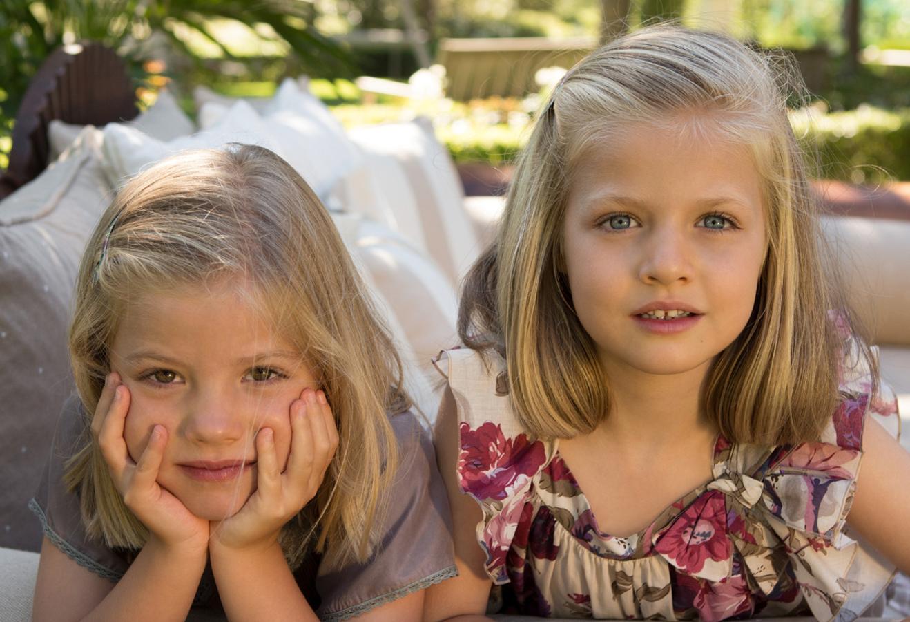 Felicitación de Navidad en 2012: Retrato de Leonor y Sofía.