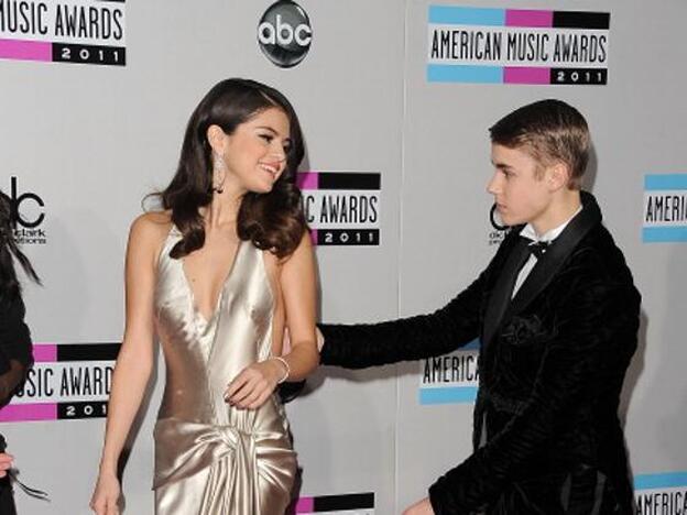 Selena Gomez y Justin Bieber en los American Music Awards 2011/getty