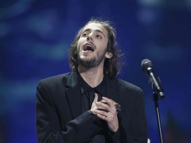 Salvador Sobral durante su actuación el Eurovisión 2017./cordon press.