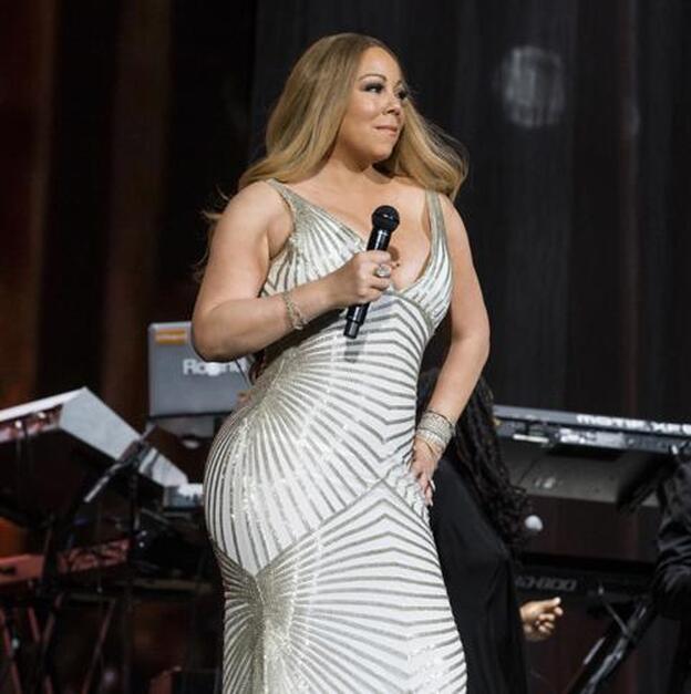 Mariah Carey durante un concierto antes de su operación.