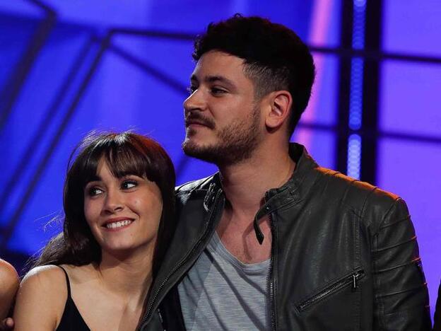 Aitana abrazada a Luis Cepeda en una de las galas de 'OT 2017'./cordon press.