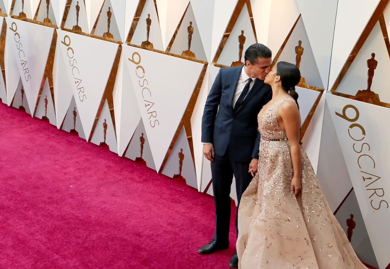 Parejas en la alfombra roja de los Premios Oscar 2018: Joe Locicero y Gina Rodriguez