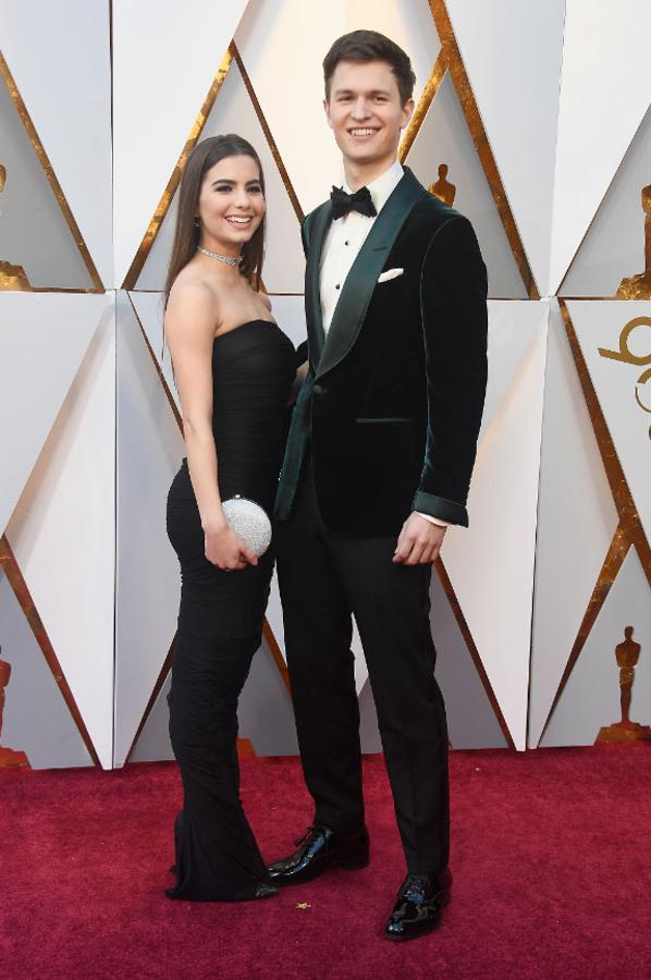 Parejas en la alfombra roja de los Premios Oscar 2018: Violetta Komyshan y Ansel Elgort