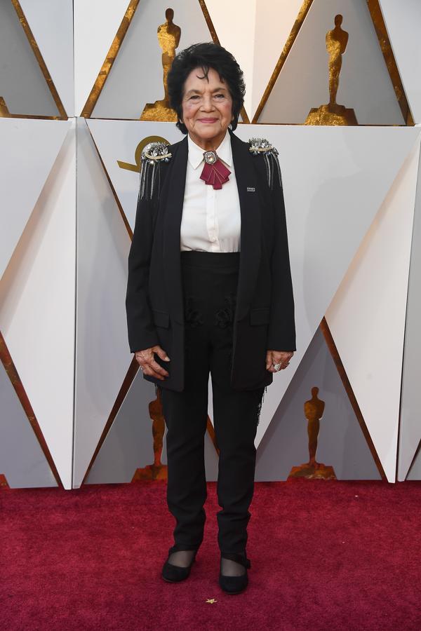 Todos los looks de la alfombra roja de los Premios Oscar: Dolores Huerta