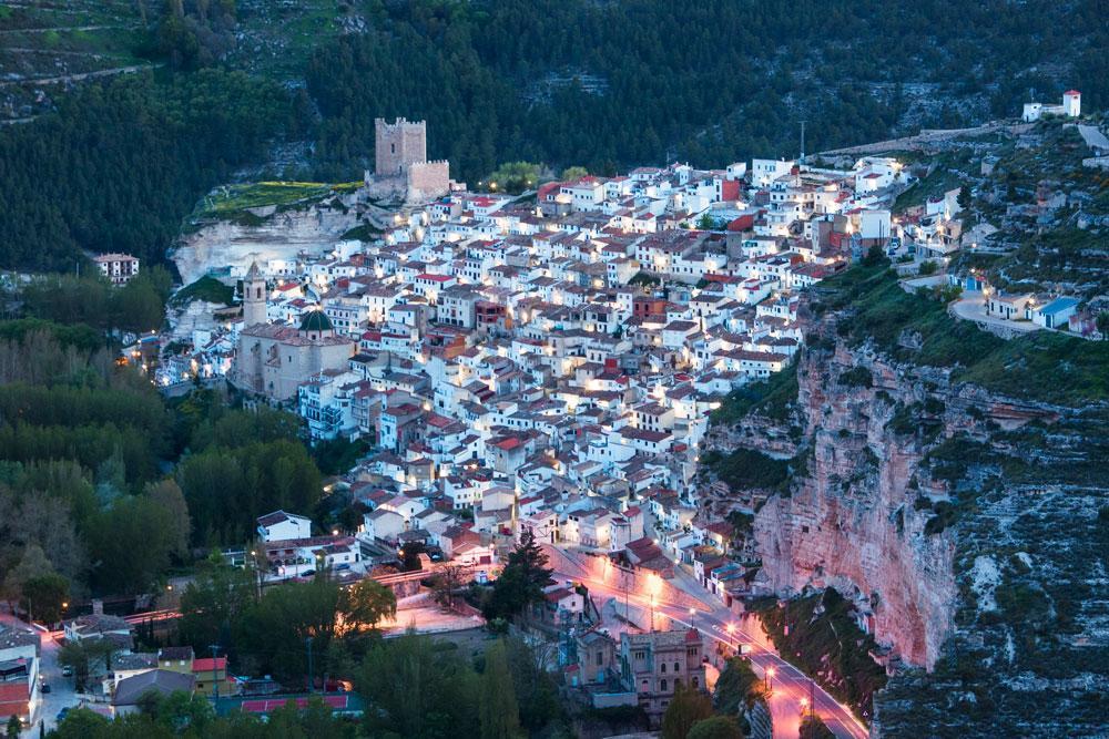 30 pueblos con encanto para tus escapadas: Alcalá del Júcar