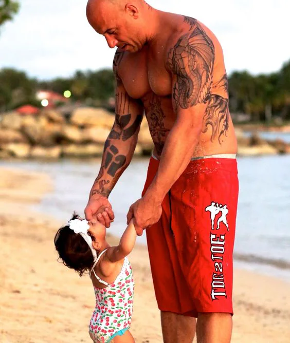 Vin Diesel y su hija en la playa